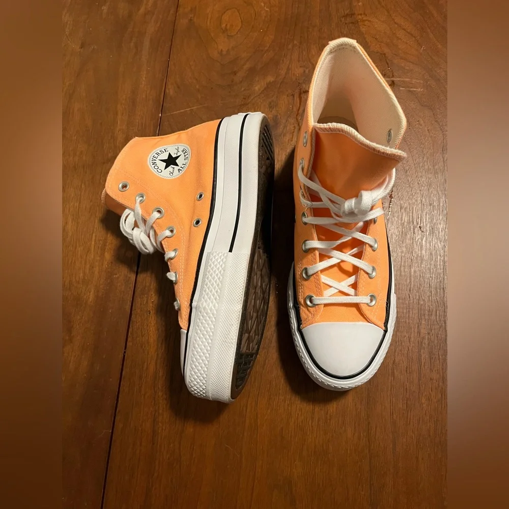 Converse High Tops Platform - Peach Beam - Size 8 - NWOB